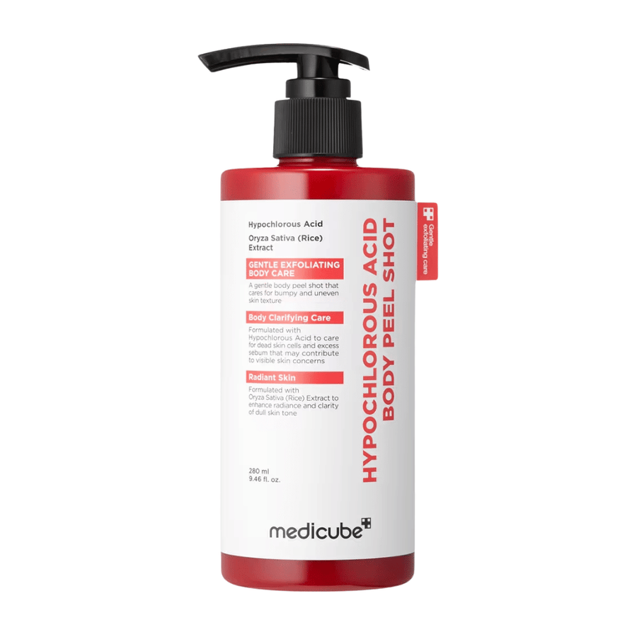 Wyizolowane zdjęcie produktu Medicube Hypochlorous Acid Body Peel Shot w czerwonej butelce z pompką do złuszczającej pielęgnacji ciała i nawilżania szorstkiej skóry.