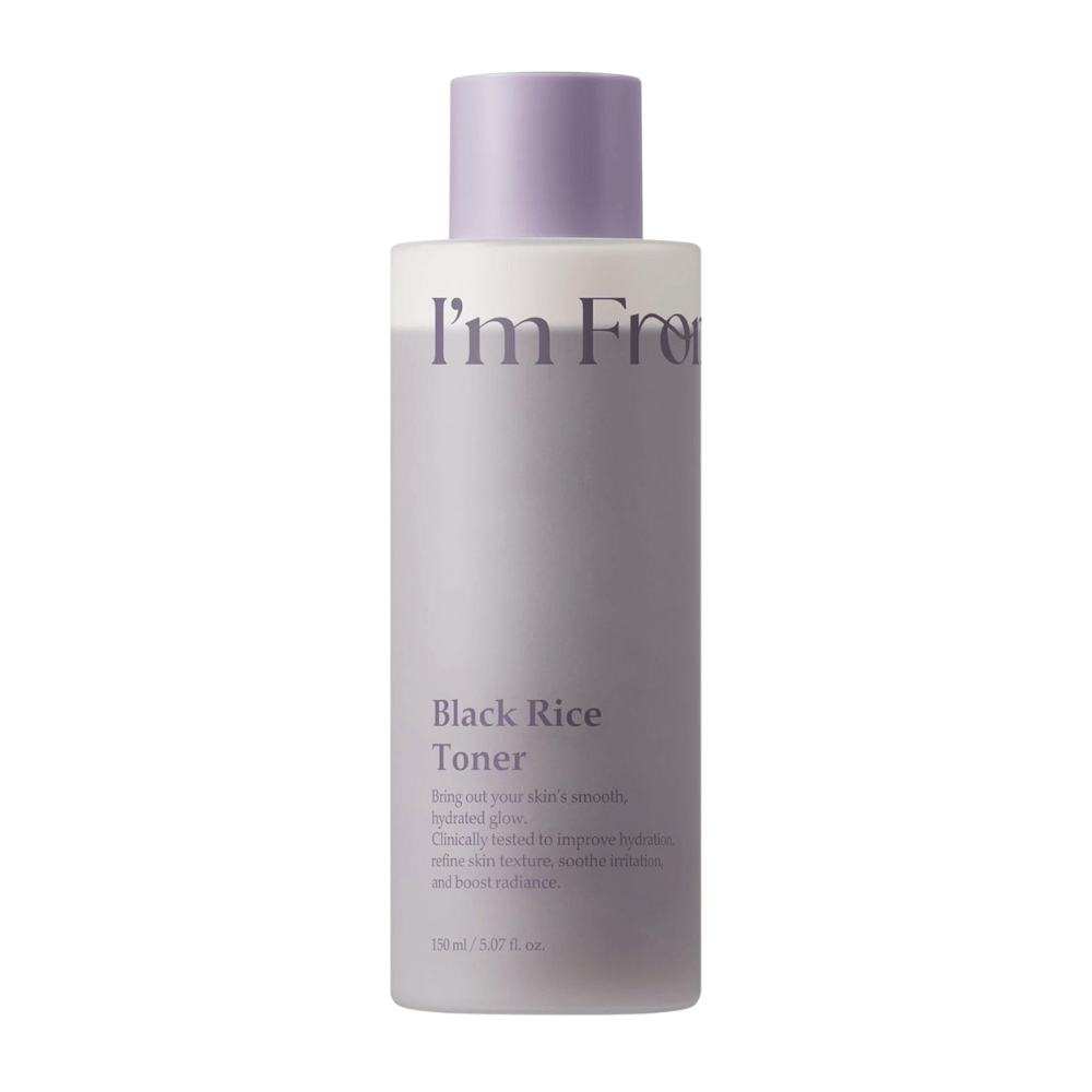 I'm From Black Rice Toner 150 ml, nawilżający tonik do twarzy z czarnym ryżem w jasnofioletowej butelce na białym tle.