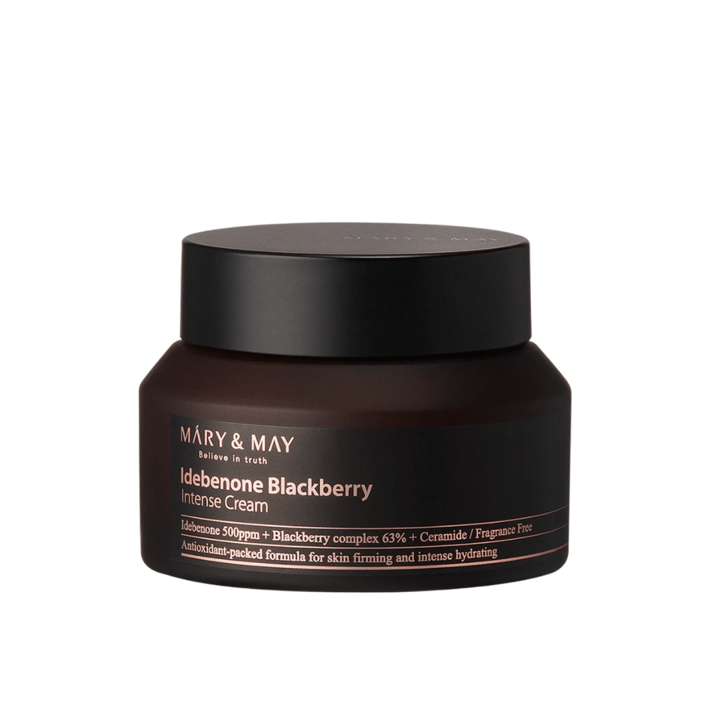 Słoik z MARY & MAY Idebenone Blackberry Intense Cream. Ten krem zawiera 500 ppm idebenonu, 63% kompleksu jeżynowego i ceramidy, zaprojektowany, aby zapewnić intensywne nawilżenie i jędrność skóry. Bezzapachowa i wzbogacona w antyoksydanty formuła.