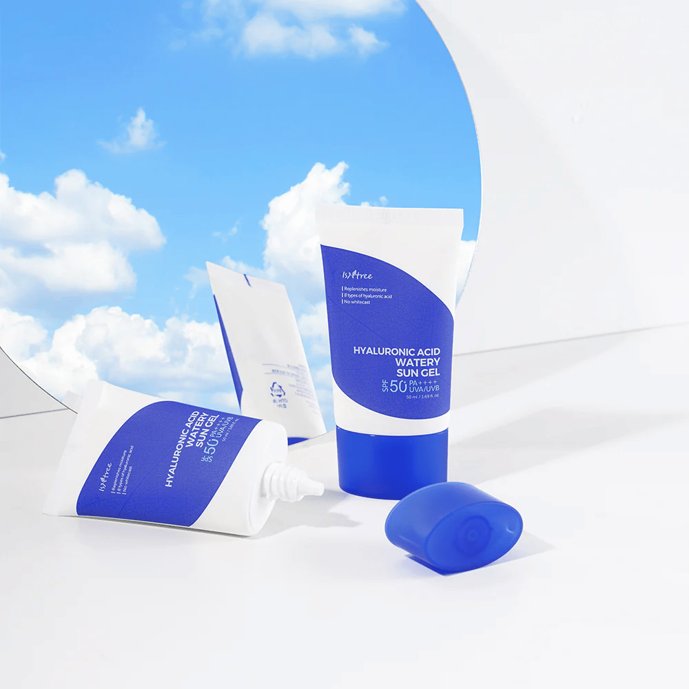 Zestaw Isntree Hyaluronic Acid Watery Sun Gel Set na białym tle.