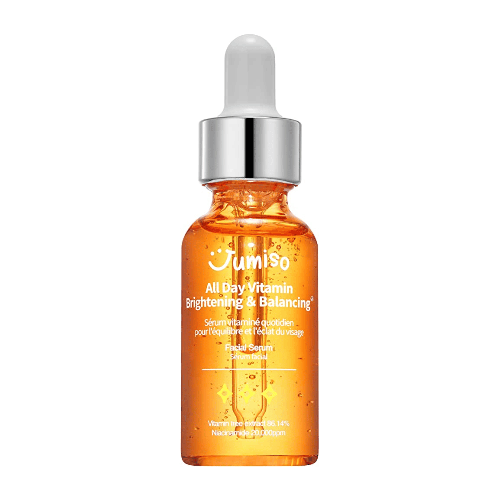Obraz JUMISO - All Day Vitamin Brightening & Balancing Facial Serum 30ml na prostym tle. Ten produkt to serum do twarzy, które pomaga nadać skórze blask i równowagę.