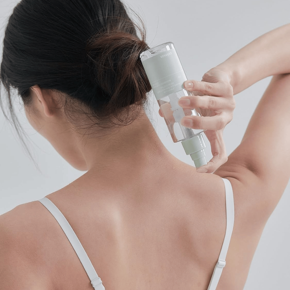 celimax Ji Woo Gae Heartleaf BHA Body Mist nakłada się na plecy i kark
