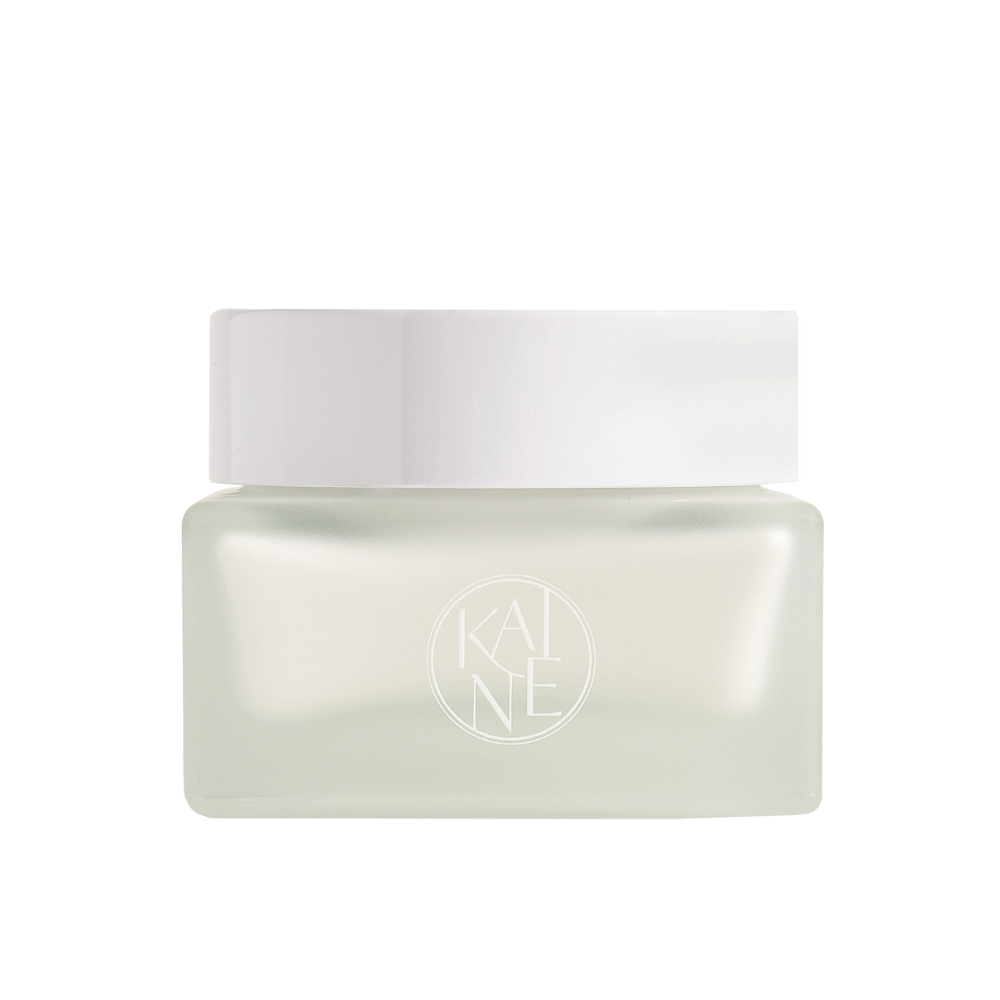 Biały słoik z KAINE Vegan Collagen Youth Cream 50 ml z białą pokrywką, który wspomaga działanie przeciwstarzeniowe i nawilżanie.