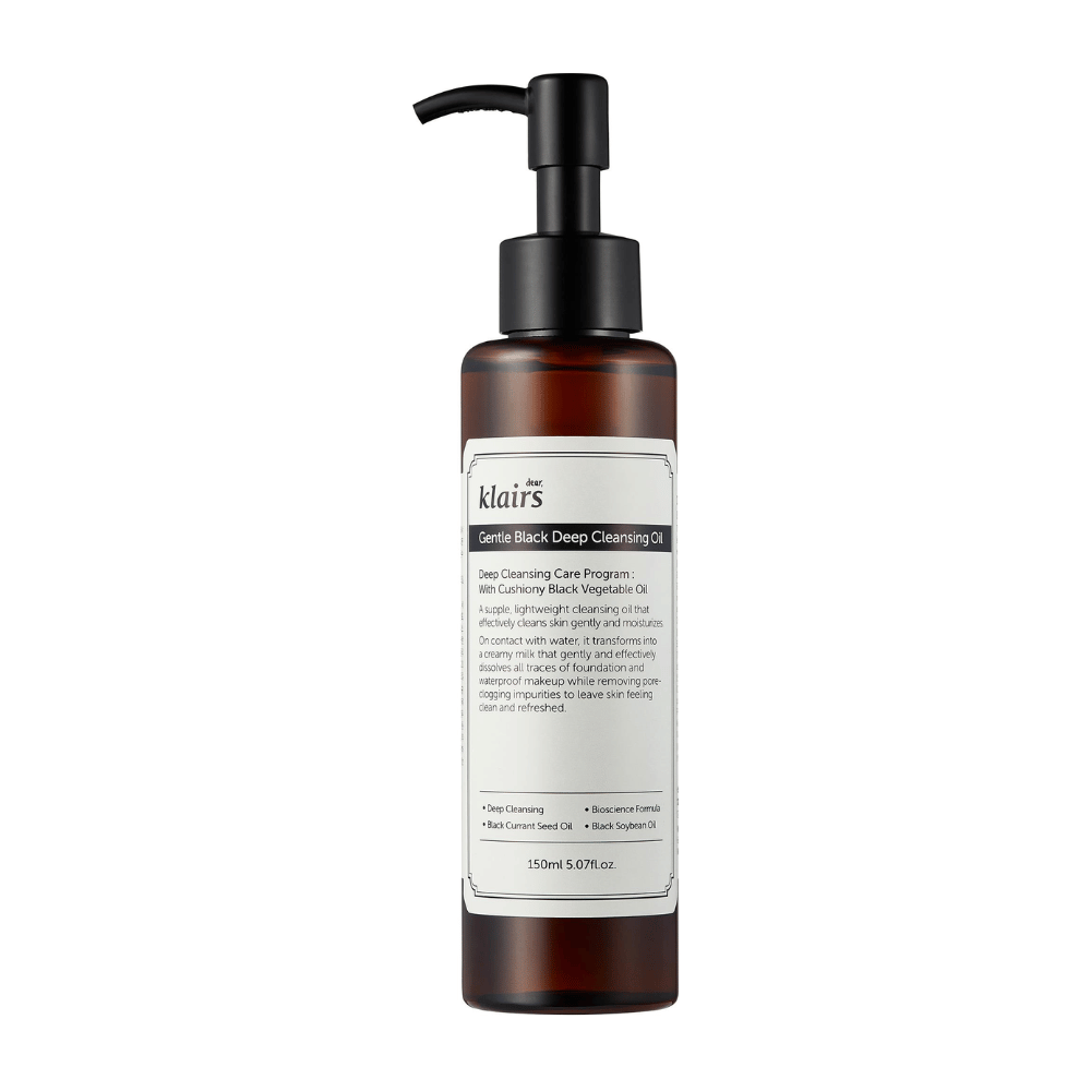 Butelka z Klairs Gentle Black Deep Cleansing Oil, olejkiem oczyszczającym, z czarną pompką i tekstem opisującym produkt, na białym tle.
