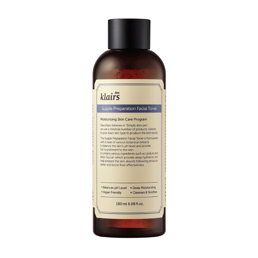 Brązowa butelka Klairs Supple Preparation Facial Toner z białą etykietą, szczegółowe informacje o produkcie i korzyści, na białym tle.