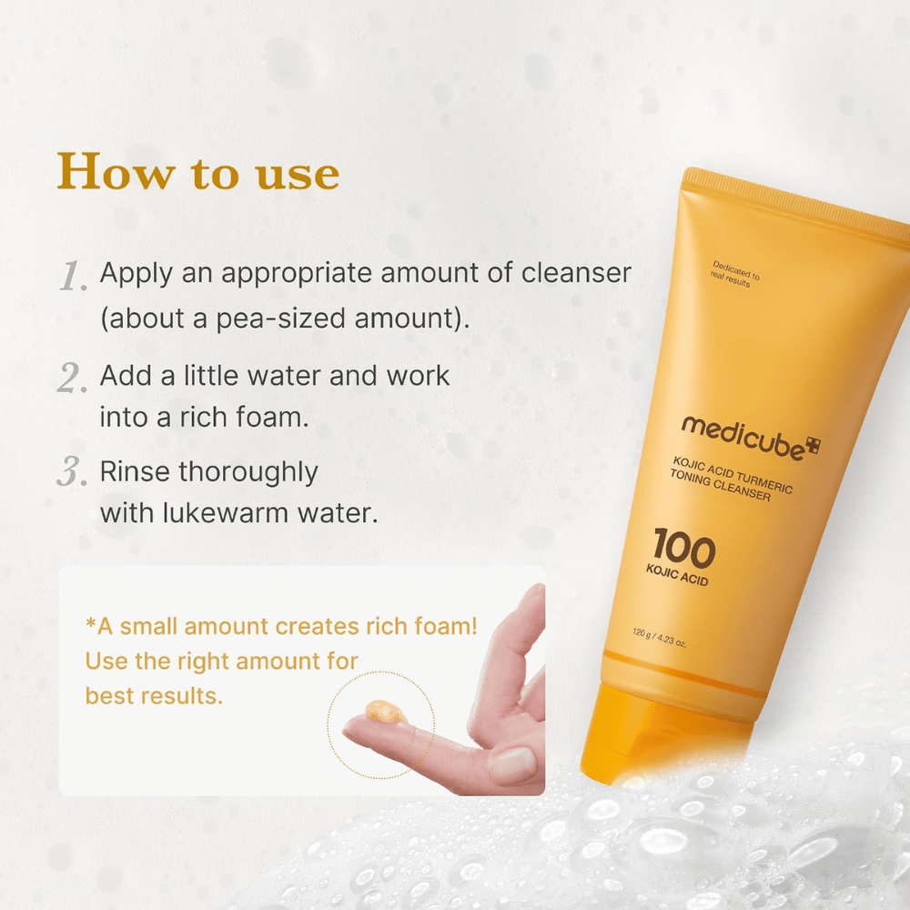 Medicube Kojic Acid Turmeric Toning Cleanser z instrukcją użycia w trzech krokach. Żółta tubka środka oczyszczającego i żel na opuszku palca pokazujący dozowanie.