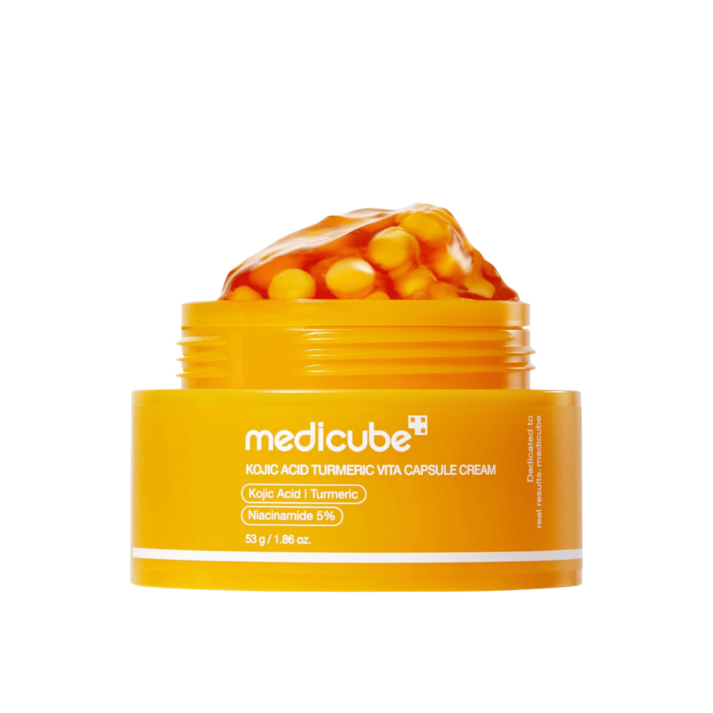 5. Medicube Kojic Acid Turmeric Vita Capsule Cream 53 g – żółty słoiczek z kremem-żelem i kapsułkami na białym tle