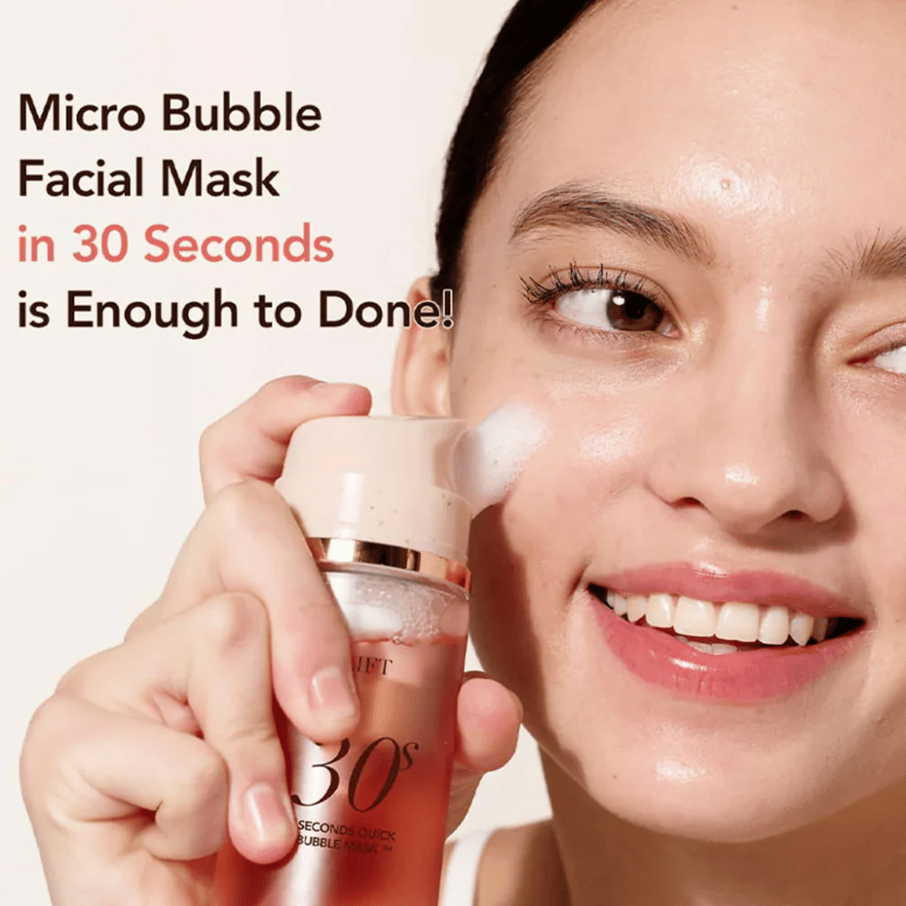 Zdjęcie lifestylowe, na którym modelka nakłada MENOKIN bubble mask bezpośrednio na skórę z mikrobąbelkami, wraz z tekstem podkreślającym szybką pielęgnację twarzy w 30 sekund.