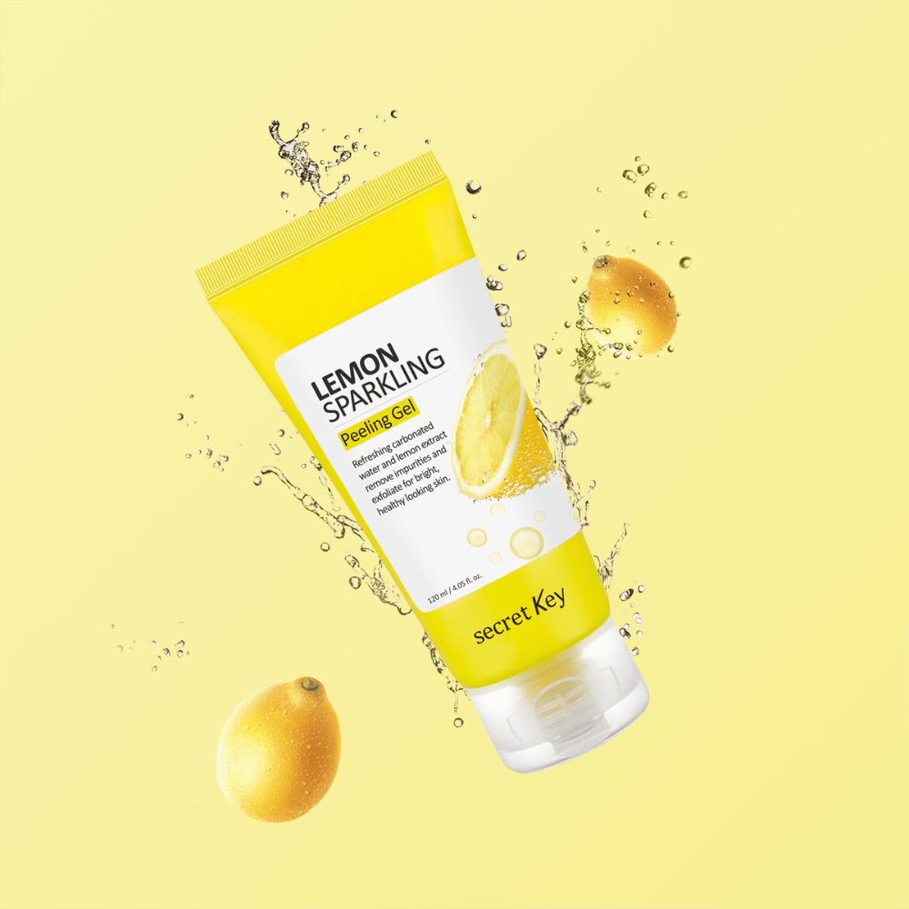 Secret Key Lemon Sparkling Peeling Gel – orzeźwiający żel peelingujący z ekstraktem z cytryny, który złuszcza, rozjaśnia i nadaje skórze blask.