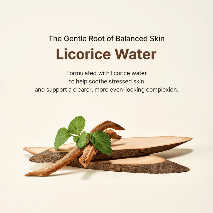 Korzeń lukrecji i zielone liście ilustrują główny składnik Acwell Licorice pH Balancing Essence Mist. Woda z lukrecji pomaga ukoić zestresowaną skórę i przyczynia się do bardziej wyrównanego kolorytu skóry.