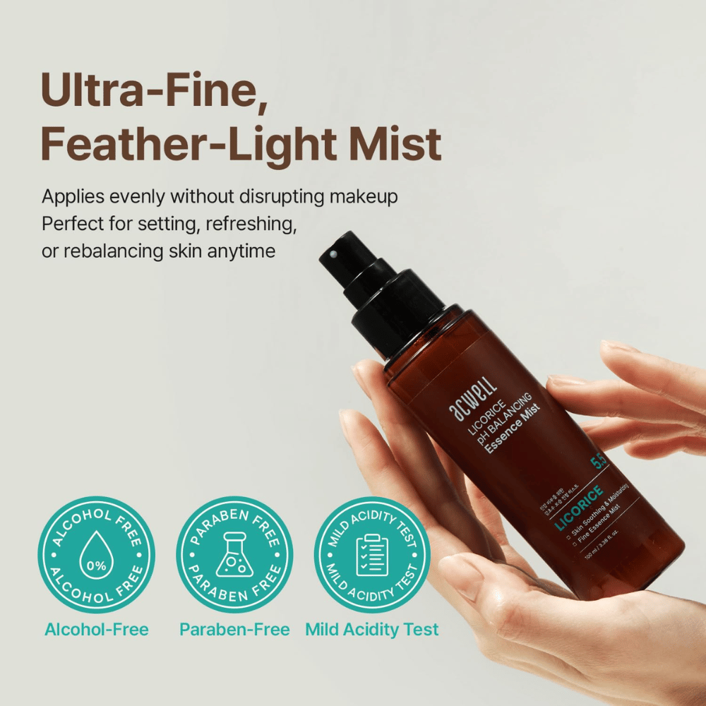Acwell Licorice pH Balancing Essence Mist jest trzymany w dłoni i rozpylany jako ultradrobna mgiełka. Obraz podkreśla formułę bez alkoholu i parabenów oraz przyjazne dla skóry pH, odpowiednie dla skóry wrażliwej.