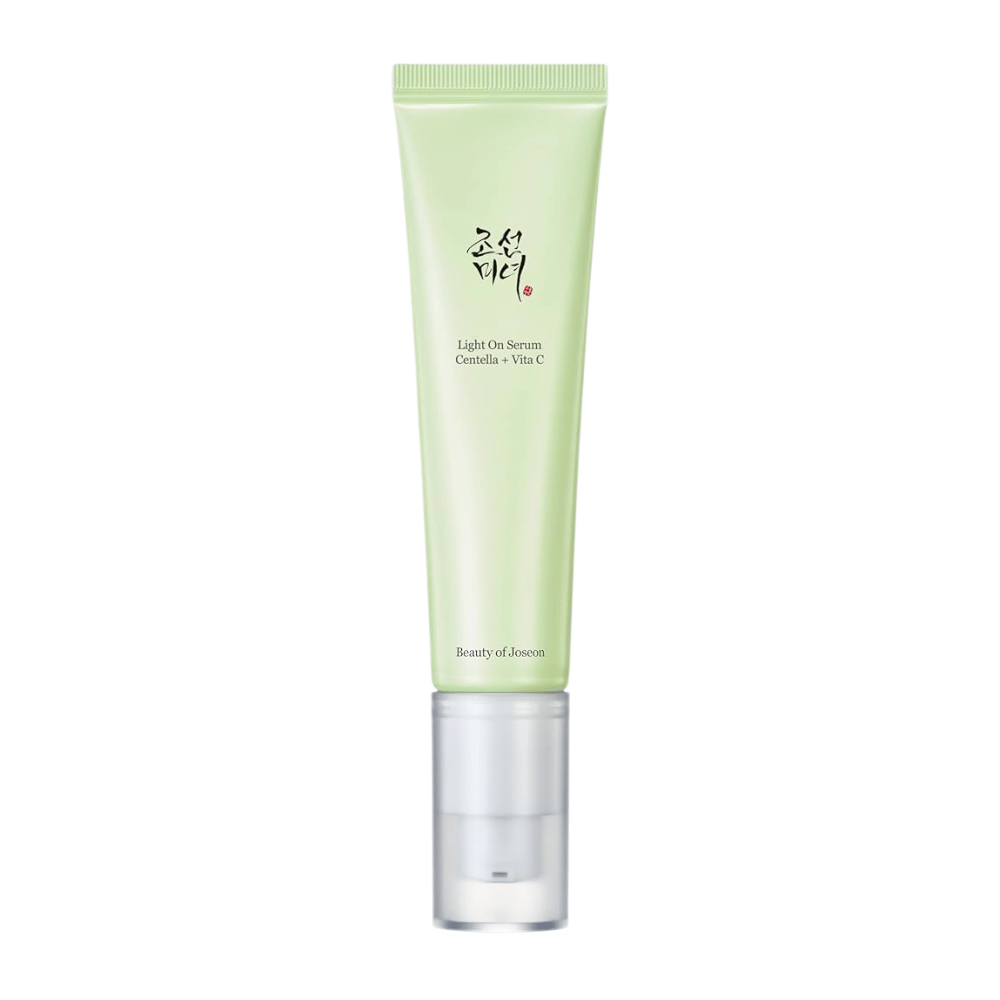 Beauty of Joseon Light On Serum w jasnozielonej tubce z pompką, zawierający Centellę i witaminę C dla promiennej pielęgnacji skóry.