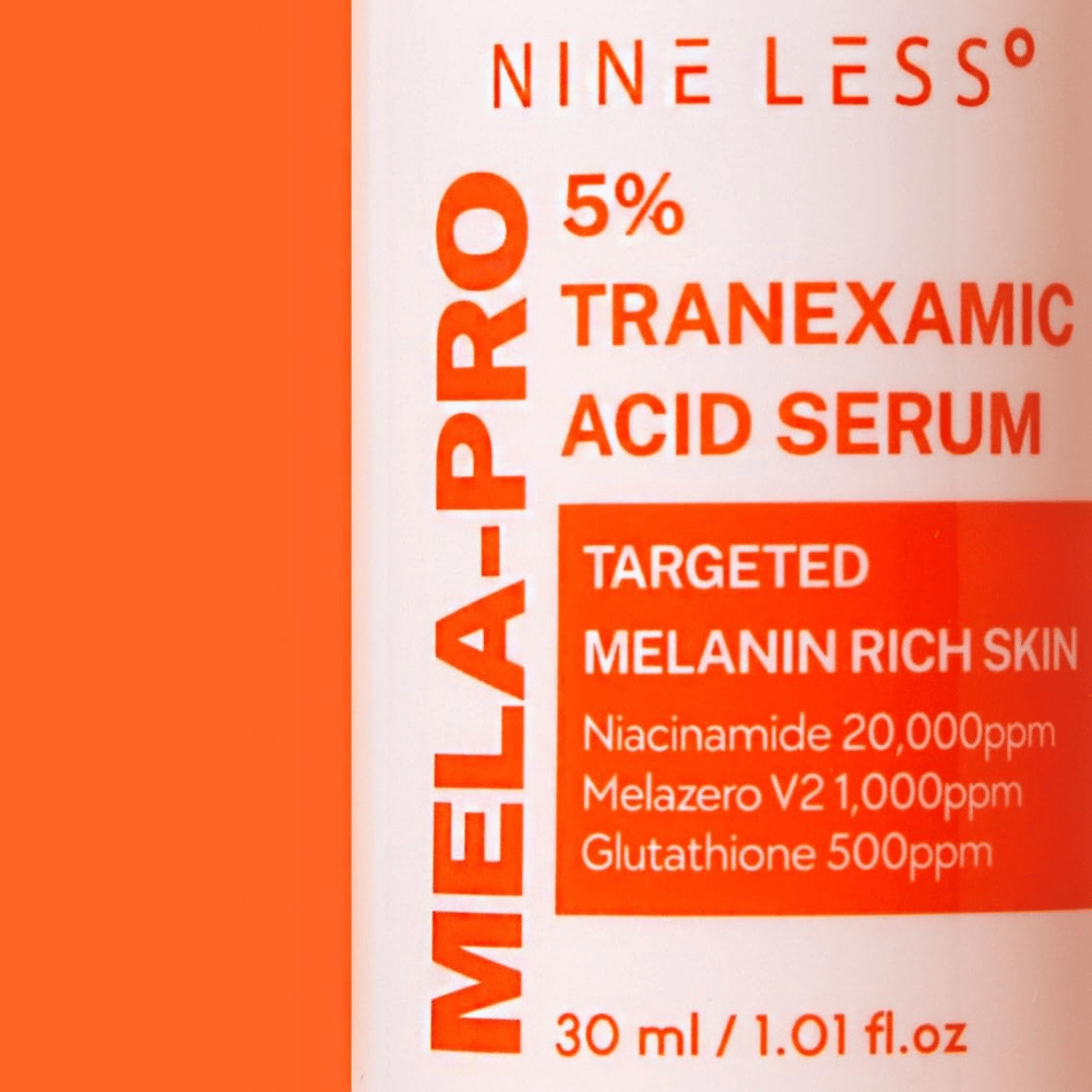 Zbliżenie na NINE LESS MELA-PRO 5% Tranexamic Acid Serum z 5% kwasem traneksamowym, niacynamidem i glutationem.