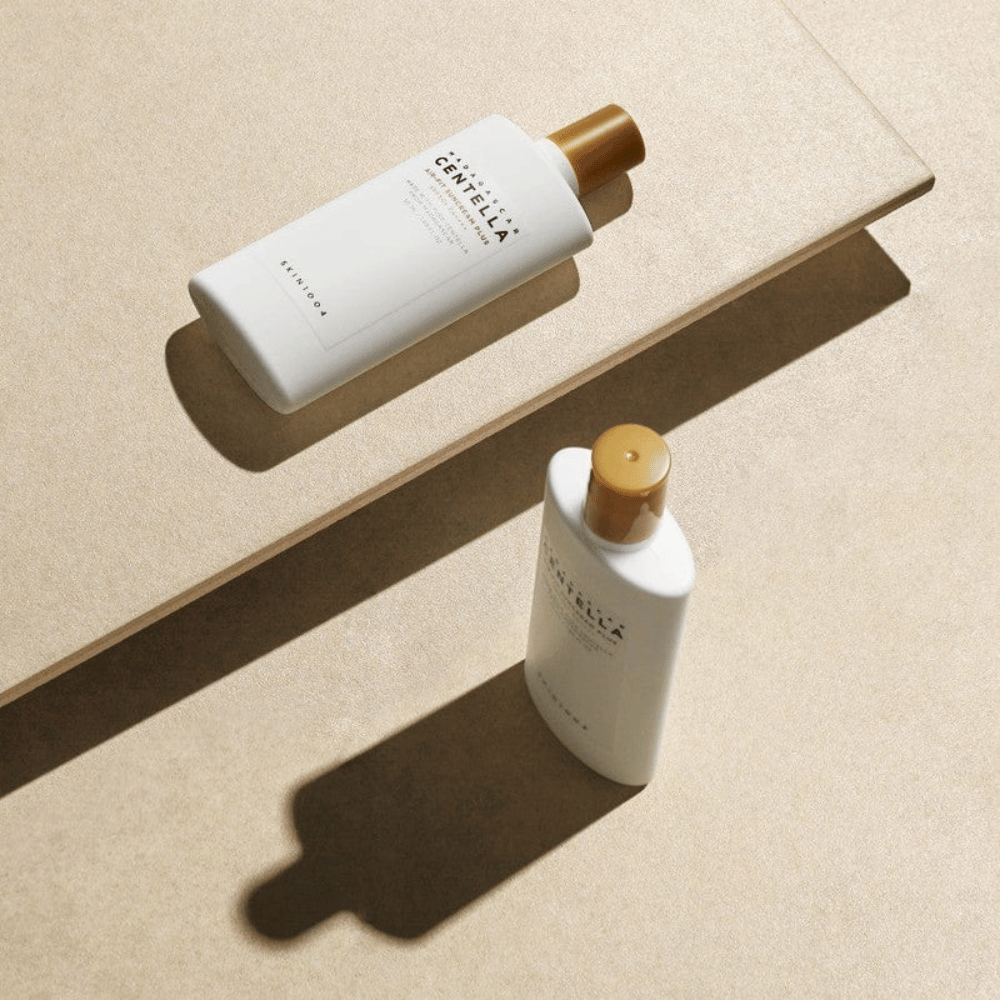 Krem przeciwsłoneczny od SKIN1004 o lekkiej formule i wysokiej ochronie SPF50+, który nawilża skórę i pasuje do wszystkich typów skóry, w tym skóry wrażliwej