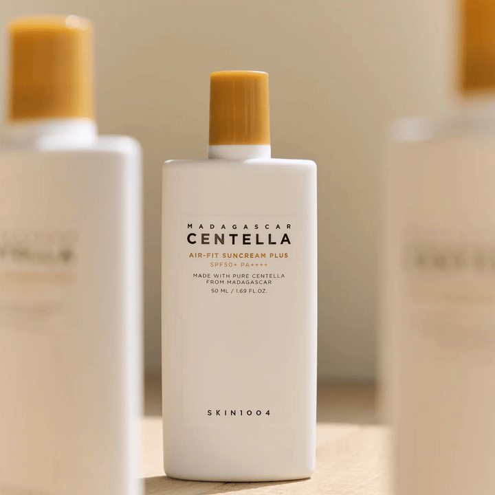 SKIN1004 Madagascar Centella Air-Fit Suncream Plus SPF50+ PA++++ ochrona przeciwsłoneczna z centella asiatica, która chroni skórę przed promieniami UV i łagodzi wrażliwą skórę