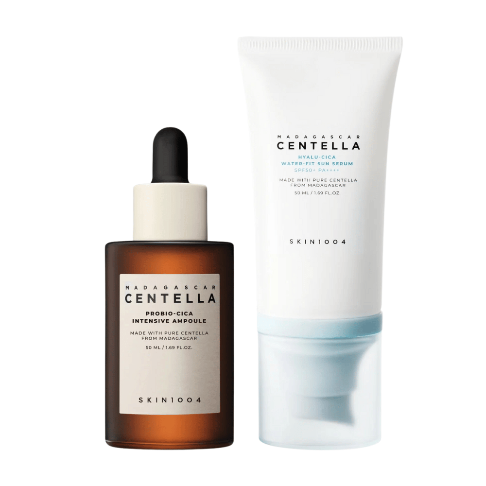 Dwa produkty do pielęgnacji skóry od SKIN1004 są pokazane: ampułka i serum przeciwsłoneczne, oba zawierające centellę z Madagaskaru.
