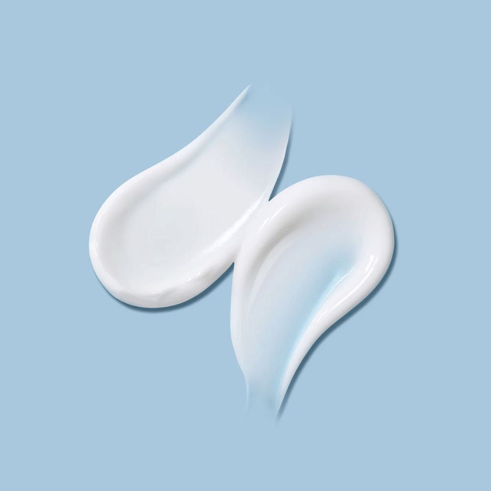 Tekstura MADECA Cream Time Reverse Zero – jedwabisty i lekki krem, który zapewnia intensywne nawilżenie, nie pozostawiając tłustego uczucia na skórze.