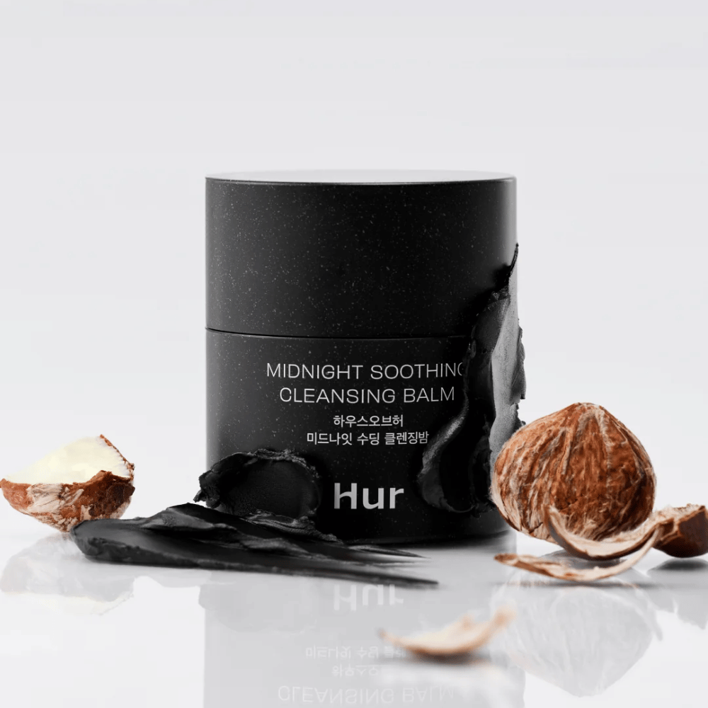 Jak Midnight Soothing Cleansing Balm z balsamiczną teksturą i naturalnymi składnikami. Delikatne oczyszczanie twarzy, które uspokaja skórę i usuwa makijaż.