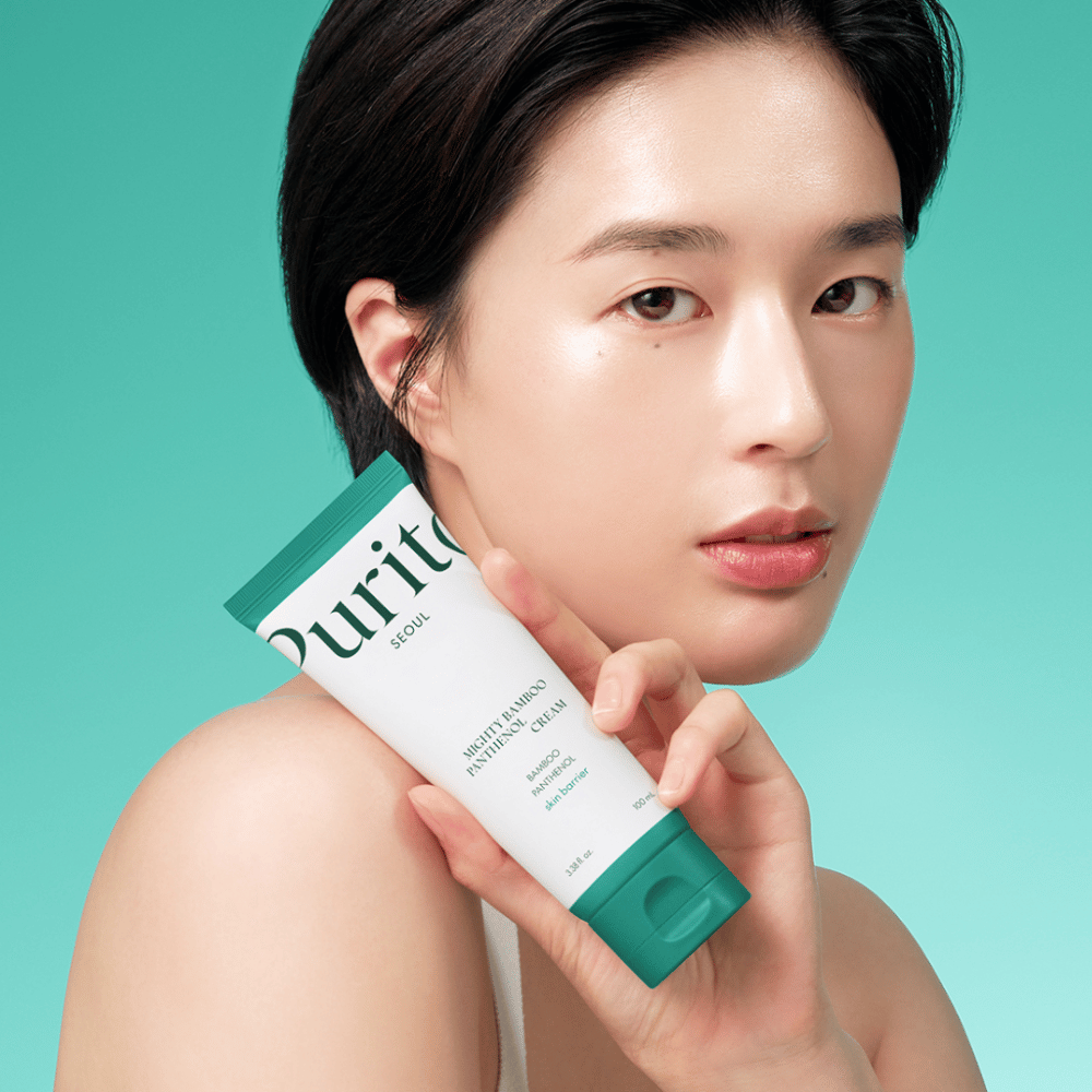 Purito Mighty Bamboo Panthenol Cream to bogaty w składniki odżywcze krem nawilżający, który zawiera ekstrakt z bambusa i pantenol, aby wzmocnić barierę skórną i ukoić wrażliwą skórę. Głęboko nawilża, zmniejsza zaczerwienienia i pozostawia skórę miękką i zrównoważoną. Idealny do codziennego użytku.