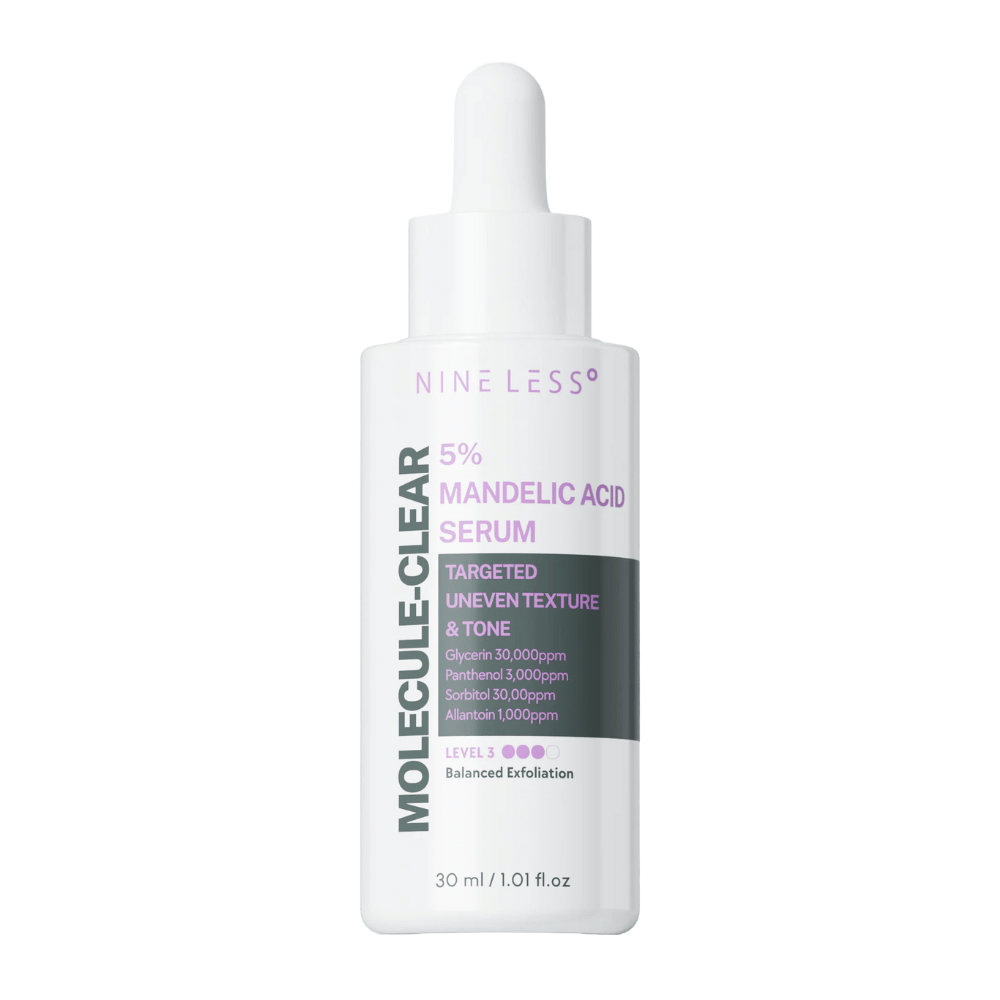 Nine Less Molecule-Clear 5% Mandelic Acid Serum w białej butelce z pipetą, sformułowany dla wrażliwej skóry i zrównoważonego złuszczania nierównego kolorytu i tekstury skóry.