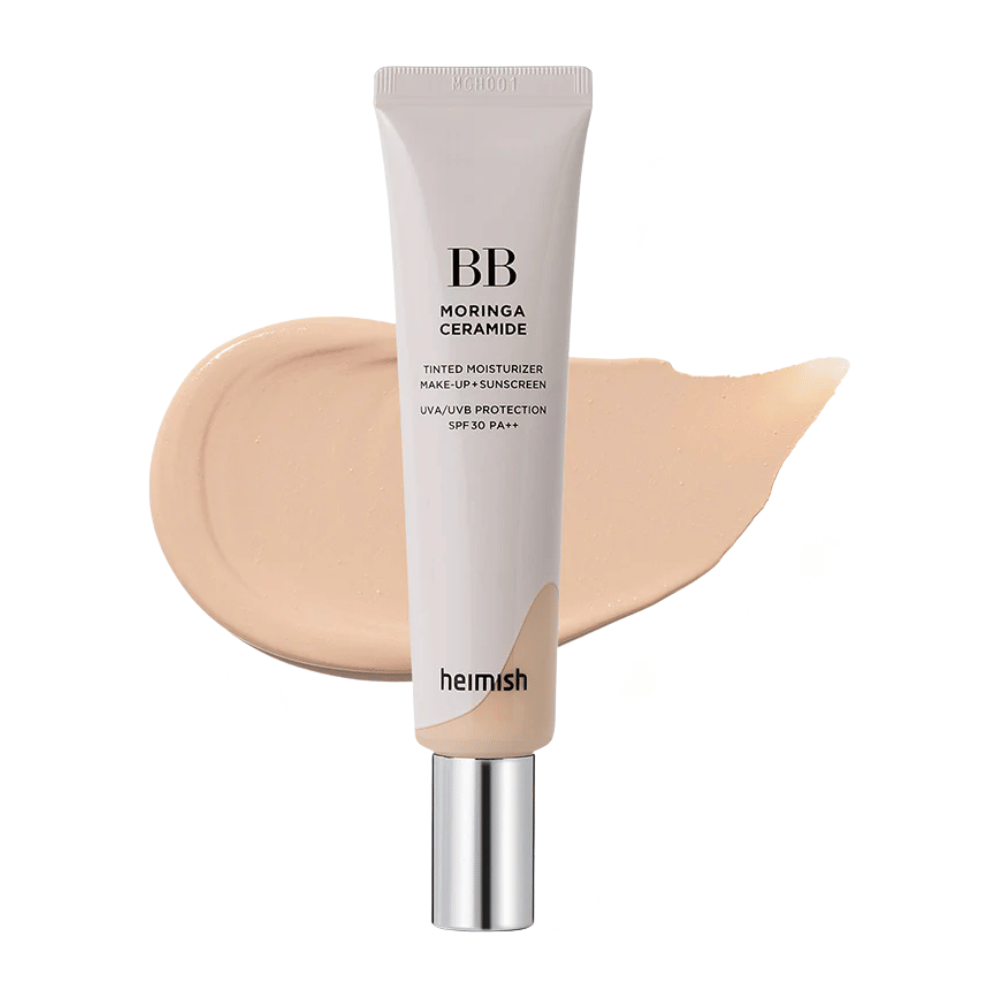 Zdjęcie produktu Heimish Moringa Ceramide BB Cream na tle jasnej próbki odcienia. Obraz skupia się na jaśniejszym tonie koloru i pokazuje miękkie, naturalne wykończenie, jakie krem BB nadaje skórze.