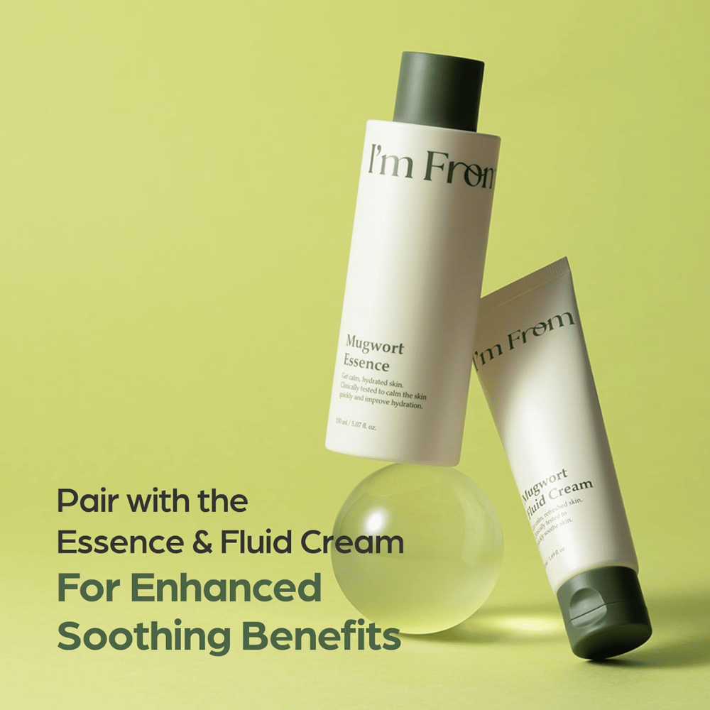I'm From Mugwort Essence razem z Mugwort Fluid Cream dla kojącej rutyny pielęgnacyjnej, która nawilża i wzmacnia wrażliwą skórę.