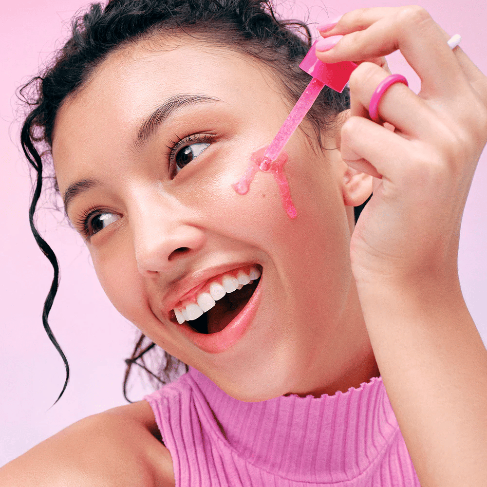 Aplikacja EqualBerry NAD+ Peptide Boosting Serum – serum rozświetlające z NAD+ i peptydami dla jędrniejszej skóry