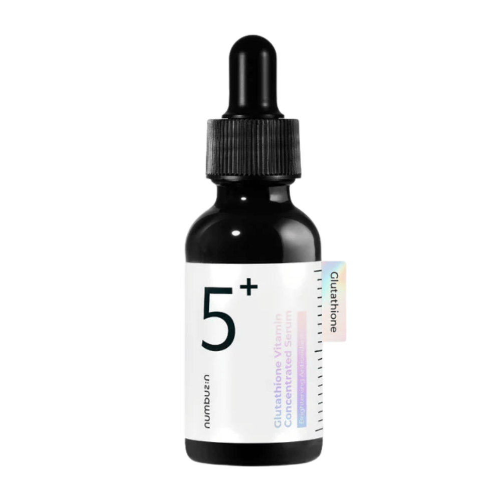 Zdjęcie produktu Numbuzin No.5+ Glutathione Vitamin Concentrated Serum w czarnej szklanej butelce z pipetą. Dla wyrównania pigmentacji.