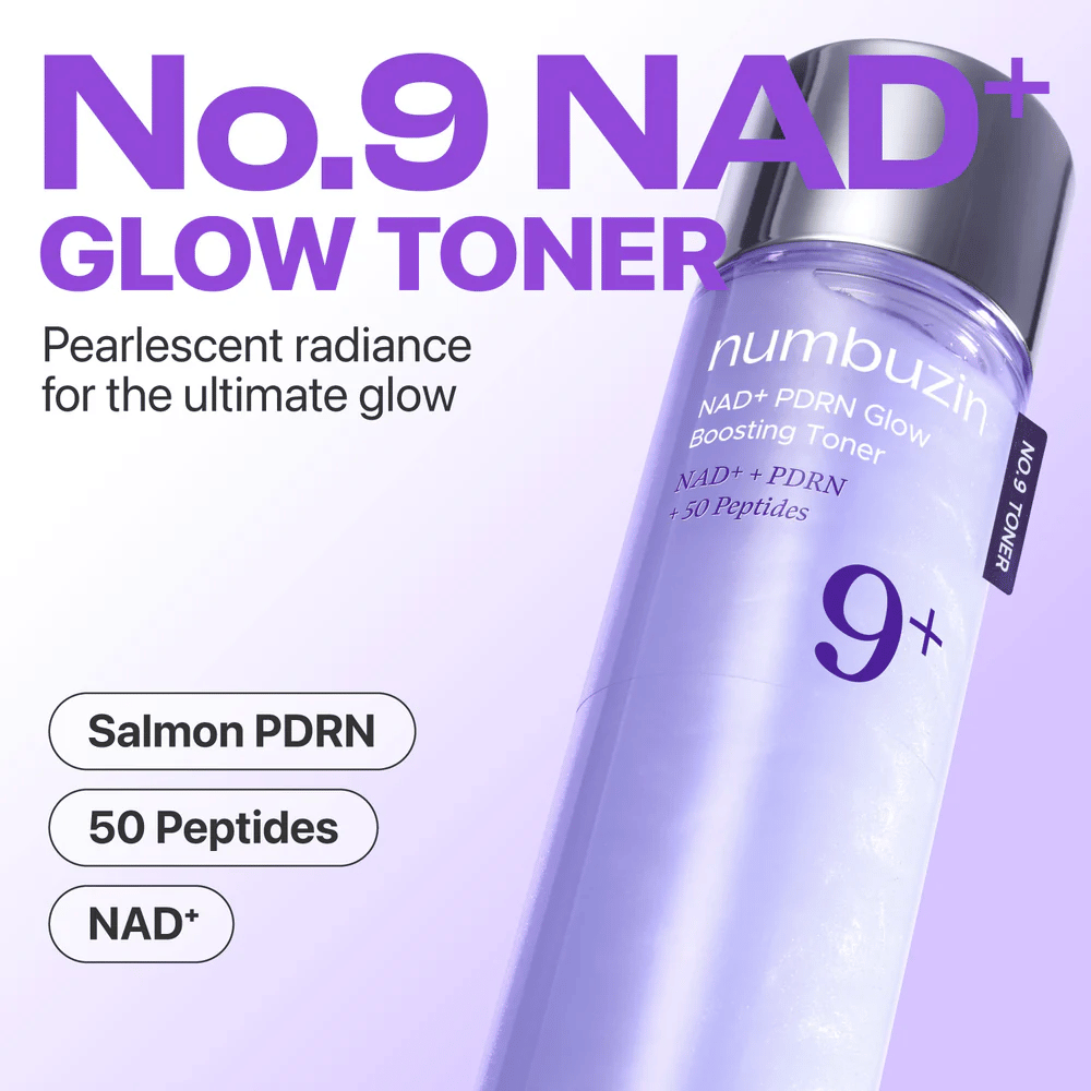 Obraz produktu Numbuzin No.9 NAD+ Glow Toner w fioletowej butelce. Tekst: „Perłowy blask dla ostatecznego rozświetlenia” z składnikami Salmon PDRN, 50 Peptides, NAD+.