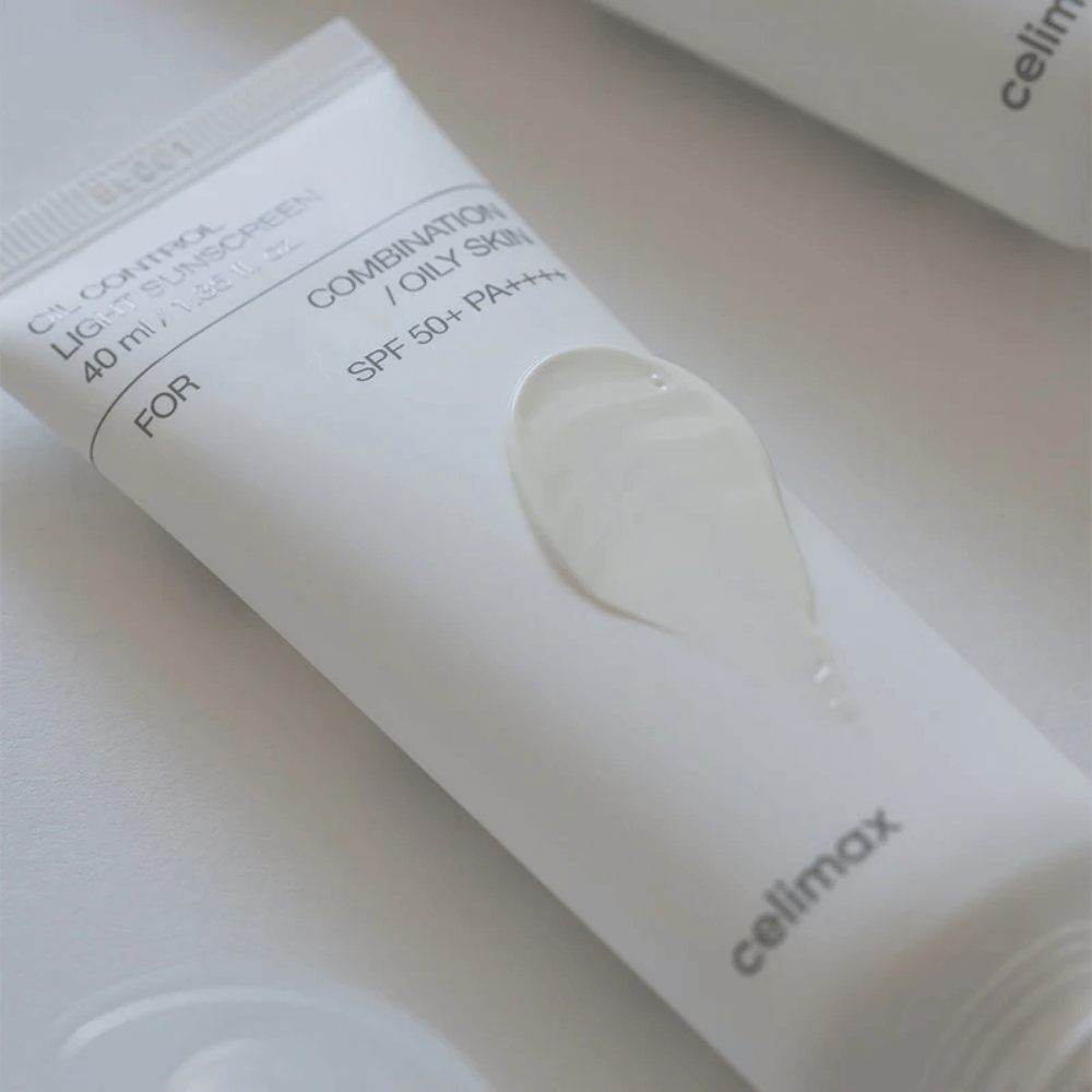 Celimax Oil Control Light Sunscreen SPF 50+ PA++++ o lekkiej żelowo-kremowej konsystencji, która szybko się wchłania i pozostawia skórę nawilżoną bez lepkiego uczucia