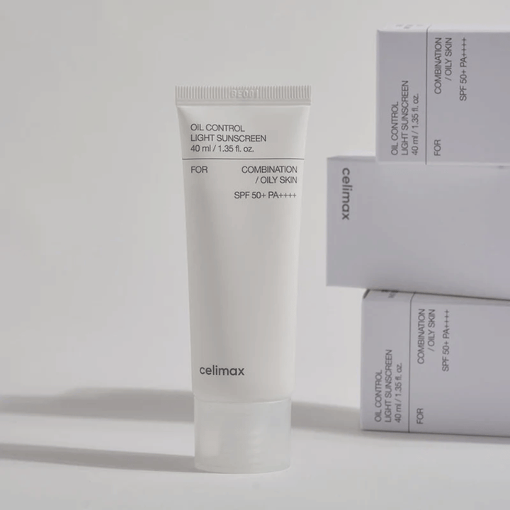 Celimax Oil Control Light Sunscreen SPF 50+ PA++++ w tubce o minimalistycznym designie, filtr przeciwsłoneczny do cery mieszanej i tłustej, który kontroluje sebum i zapewnia matowe wykończenie
