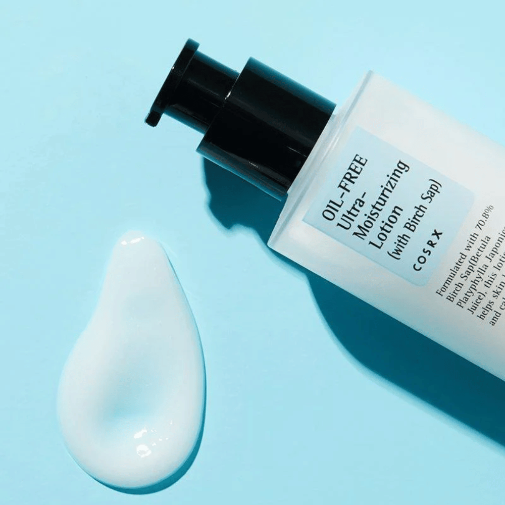 COSRX Oil-Free Ultra-Moisturizing Lotion z sokiem brzozowym kremowa lekka konsystencja, która szybko się wchłania, nie pozostawiając tłustego uczucia