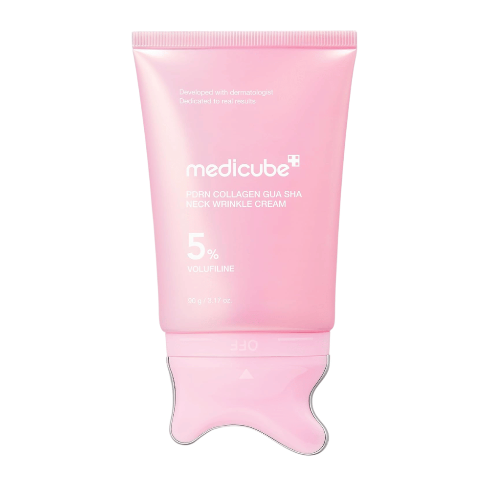 6. Medicube PDRN Collagen Gua Sha Neck Wrinkle Cream 90 g – różowa tubka z wbudowanym aplikatorem gua sha na białym tle