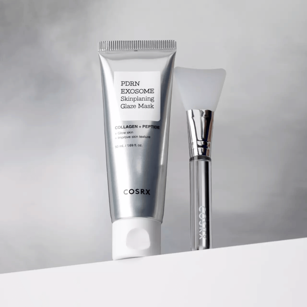 COSRX PDRN EXOSOME Skinplaning Glaze Mask ze szczoteczką do łatwej aplikacji i efektem rozświetlonej oraz gładkiej skóry.