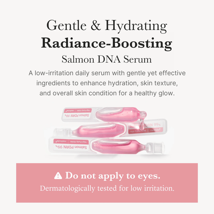 Medicube PDRN Pink One Day Serum w formacie ampułki. Obraz opisuje nawilżające serum z DNA łososia (PDRN), które zostało dermatologicznie przebadane pod kątem niskiego poziomu podrażnień i opracowane do codziennego stosowania.