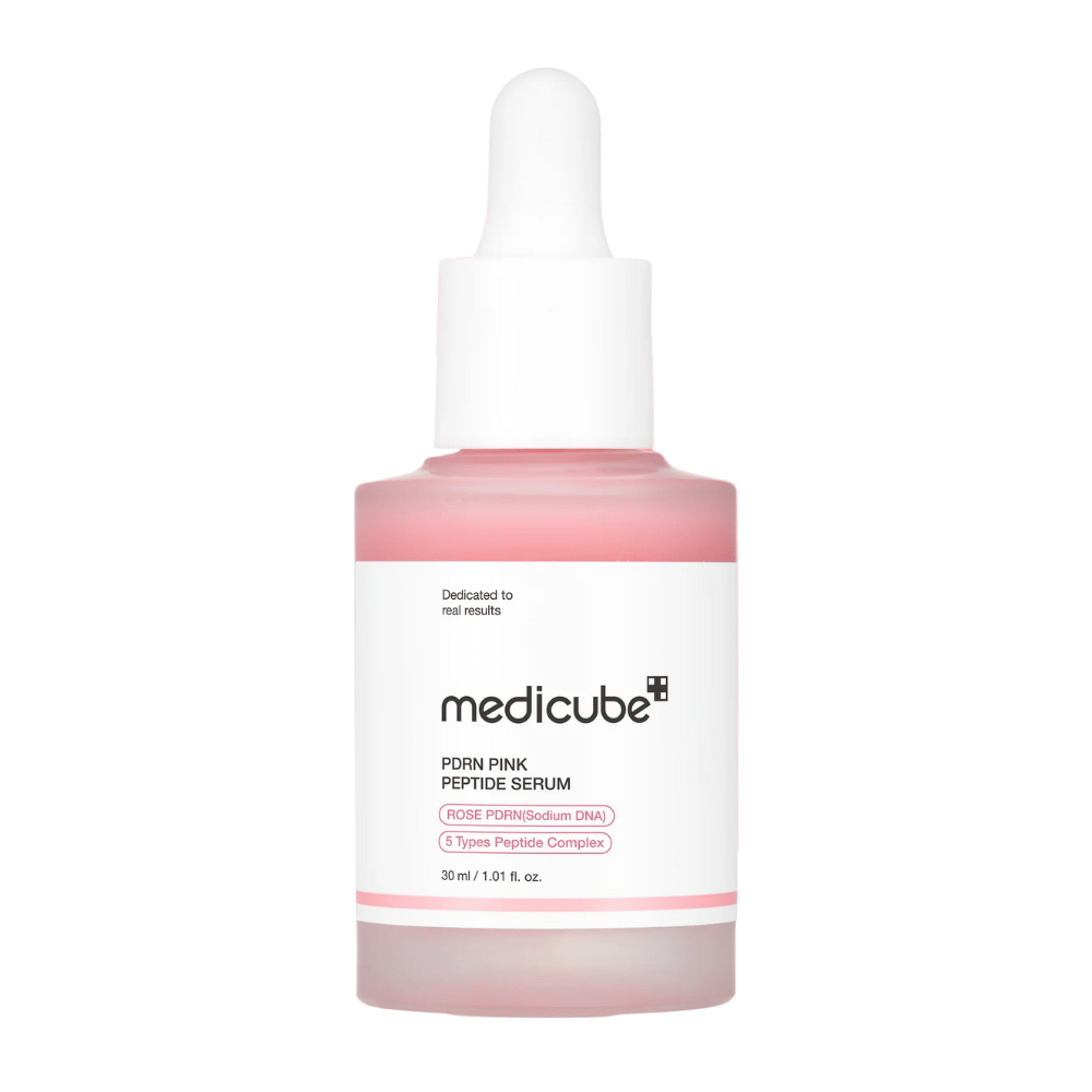 Medicube PDRN Pink Peptide Serum – Rozświetlające i odbudowujące serum.

🌹 Rose PDRN (Sodium DNA) – Wzmacnia barierę skórną i wspomaga odnowę komórek.
💖 5 rodzajów kompleksów peptydowych – Zwiększa produkcję kolagenu i poprawia elastyczność skóry.
✨ Nadaje blask – Zmniejsza nierówności i nadaje promienny wygląd skórze.

Idealne dla gładkiej, jędrnej i nawilżonej skóry!
