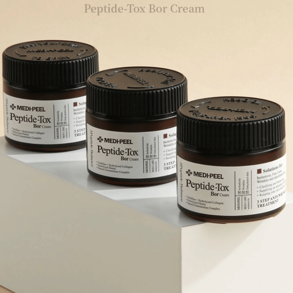 MEDI-PEEL Peptide-Tox Bor Cream w grupie – krem do twarzy przeciwstarzeniowy z kompleksem peptydowym i kolagenem, który wzmacnia barierę skórną i zapewnia jędrniejszą, bardziej sprężystą skórę.