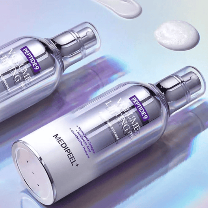 Medi-Peel Peptide 9 Volume Lifting Essence – nawilżająca esencja przeciwstarzeniowa z peptydami, która pomaga nadać skórze więcej objętości, blasku i uczucia jędrności.
