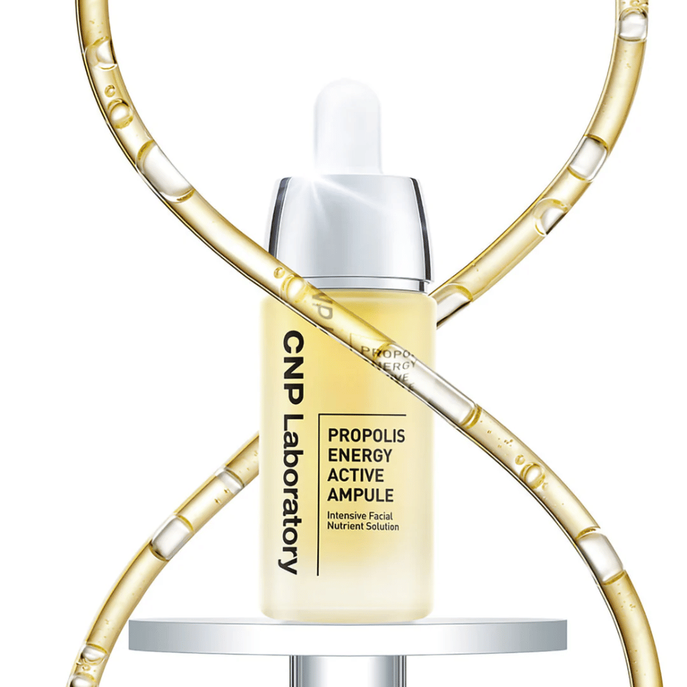 CNP Laboratory Propolis Energy Active Ampoule to odżywcza kuracja do twarzy wzbogacona ekstraktem z propolisu. Nawilża, wzmacnia barierę skóry i nadaje naturalny blask. Idealny dla skóry wrażliwej i do codziennego stosowania dla zdrowej, promiennej cery.