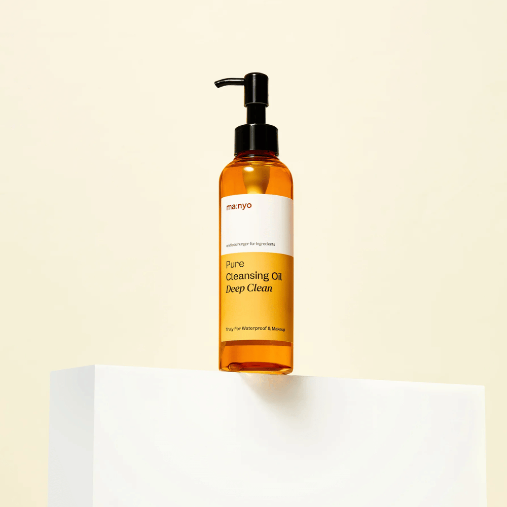 ma:nyo Pure Cleansing Oil Deep Clean w butelce z pompką – koreański olejek oczyszczający do głębokiego oczyszczania porów i usuwania ciężkiego makijażu.