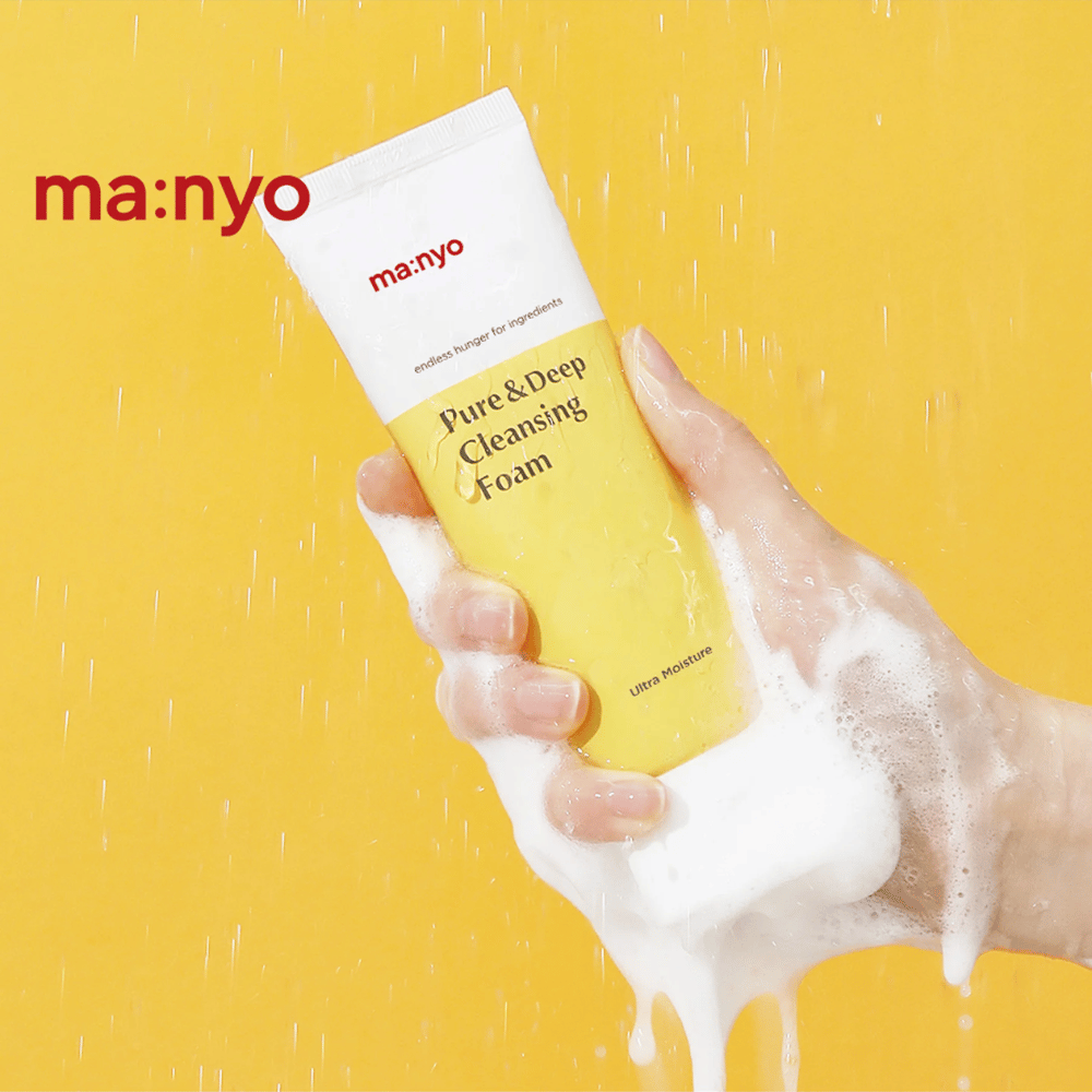 Ma:nyo Pure & Deep Cleansing Foam w pianie – nawilżająca pianka oczyszczająca, która głęboko oczyszcza pory i pozostawia skórę miękką i świeżą.