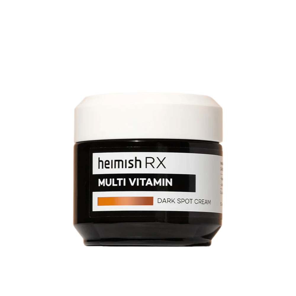 Heimish RX Multi Vitamin Dark Spot Cream w stylowym czarnym słoiku z białą pokrywką. Krem do twarzy wzbogacony w multiwitaminy, stworzony do redukcji ciemnych plam i wyrównywania kolorytu skóry.