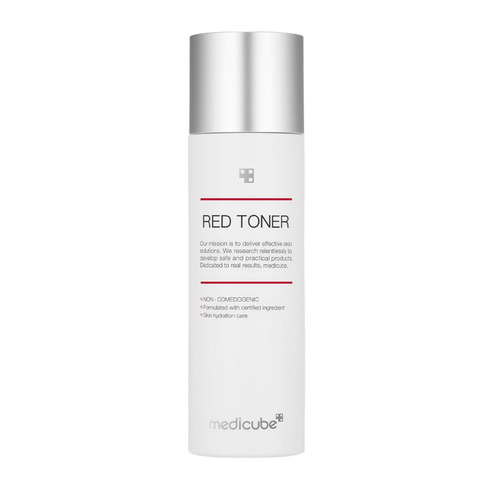 Zdjęcie produktu medicube Red Toner – biała butelka z srebrną nakrętką i minimalistycznym designem, stworzona dla skóry skłonnej do trądziku.