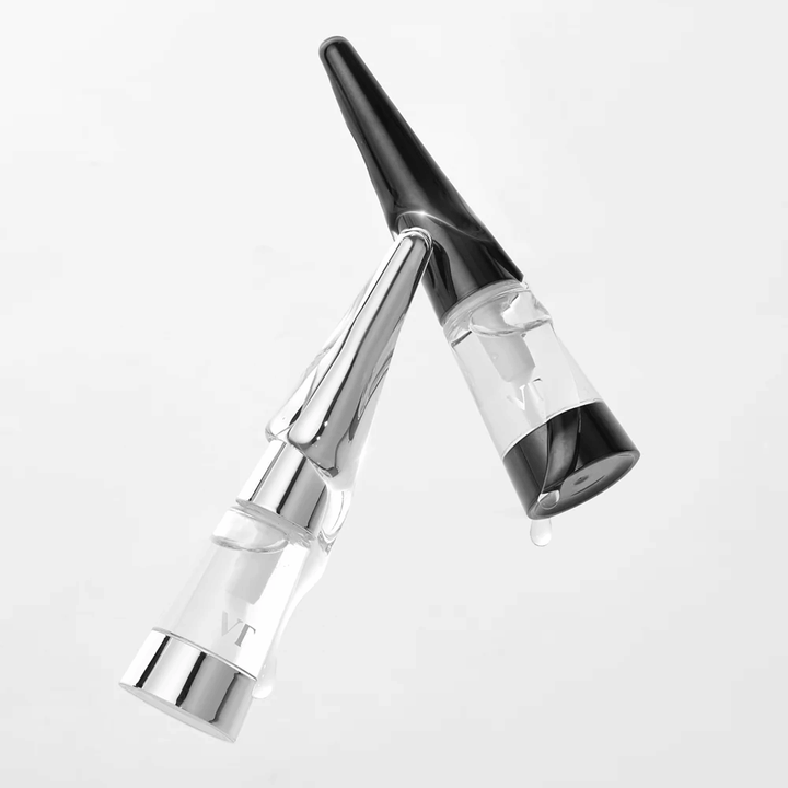 VT Cosmetics Reedle Shot Lip Plumper Beginner w przezroczystym opakowaniu ze srebrnymi detalami, pokazany pod kątem, aby podkreślić design i formułę.