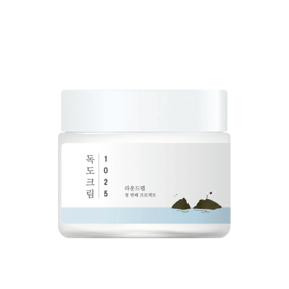 Słoik z Round Lab 1025 Dokdo Cream 80ml do nawilżania na białym tle.