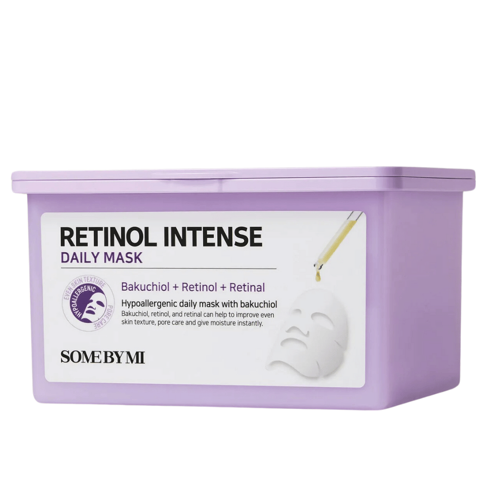 Ten obraz pokazuje Some By Mi
"Retinol Intense Daily Mask." Ta codzienna maska do twarzy zawiera bakuchiol, retinol i retinal, które pomagają poprawić strukturę skóry, zminimalizować pory i nawilżyć. Produkt jest hipoalergiczny i przeznaczony do codziennego użytku.