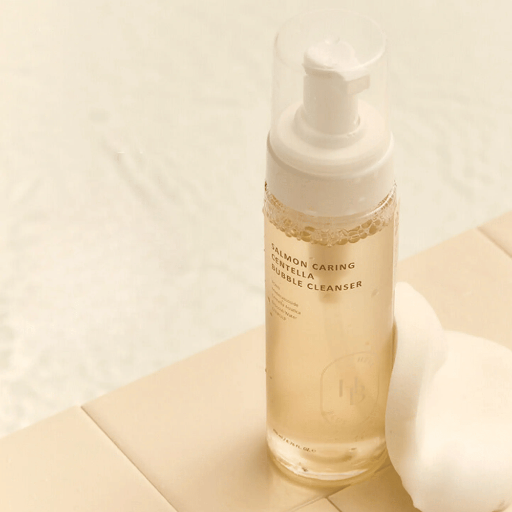 Heveblue Salmon Caring Centella Bubble Cleanser – koreańskie oczyszczanie twarzy z Centella Asiatica i PDRN z łososia, które pomaga delikatnie oczyścić skórę i zapewnić miękką oczyszczającą pianę.