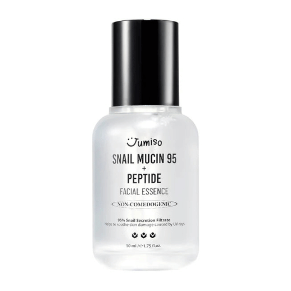 Jumiso Snail Mucin 95 + Peptide Facial Essence w przezroczystej butelce z czarną nakrętką. Kojąca, nawilżająca i niekomedogenna esencja z 95% śluzu ślimaka.