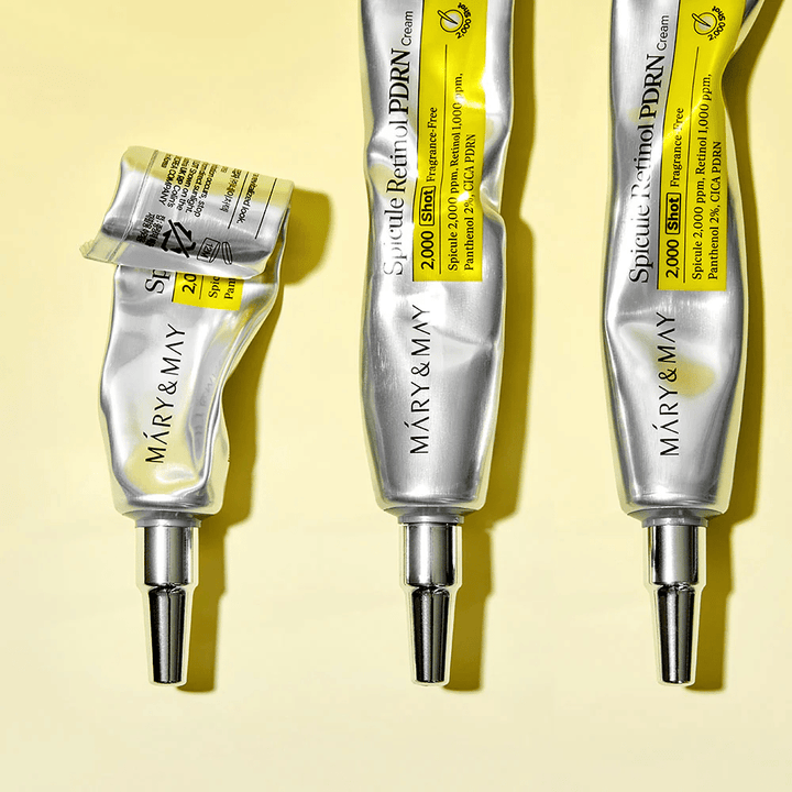 MARY & MAY Spicule Retinol PDRN Cream z widocznym użyciem w tubie, pokazuje konsystencję kremu i precyzyjny aplikator do dokładnej aplikacji na skórę.