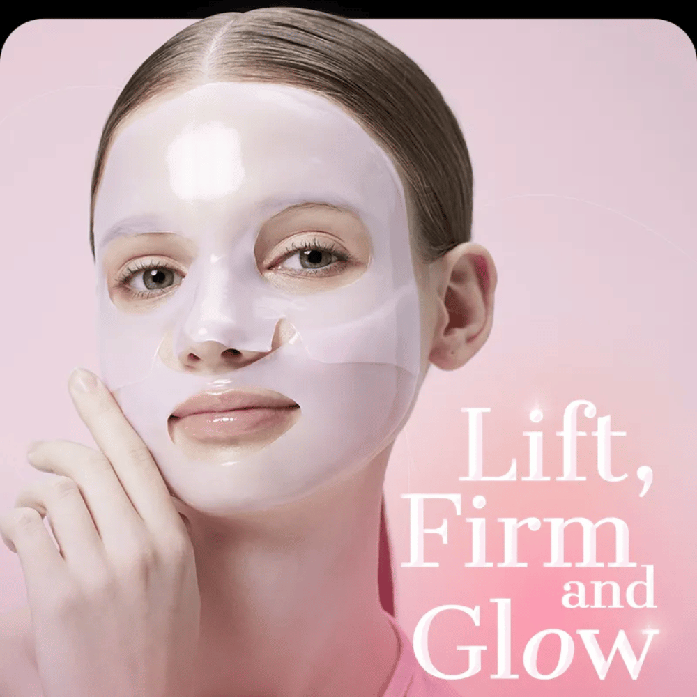 Kobieta z COSRX Peptide Collagen Lifting Glow Hydrogel Mask – zapewnia ujędrnienie, jędrną i promienną skórę z intensywnym nawilżeniem.